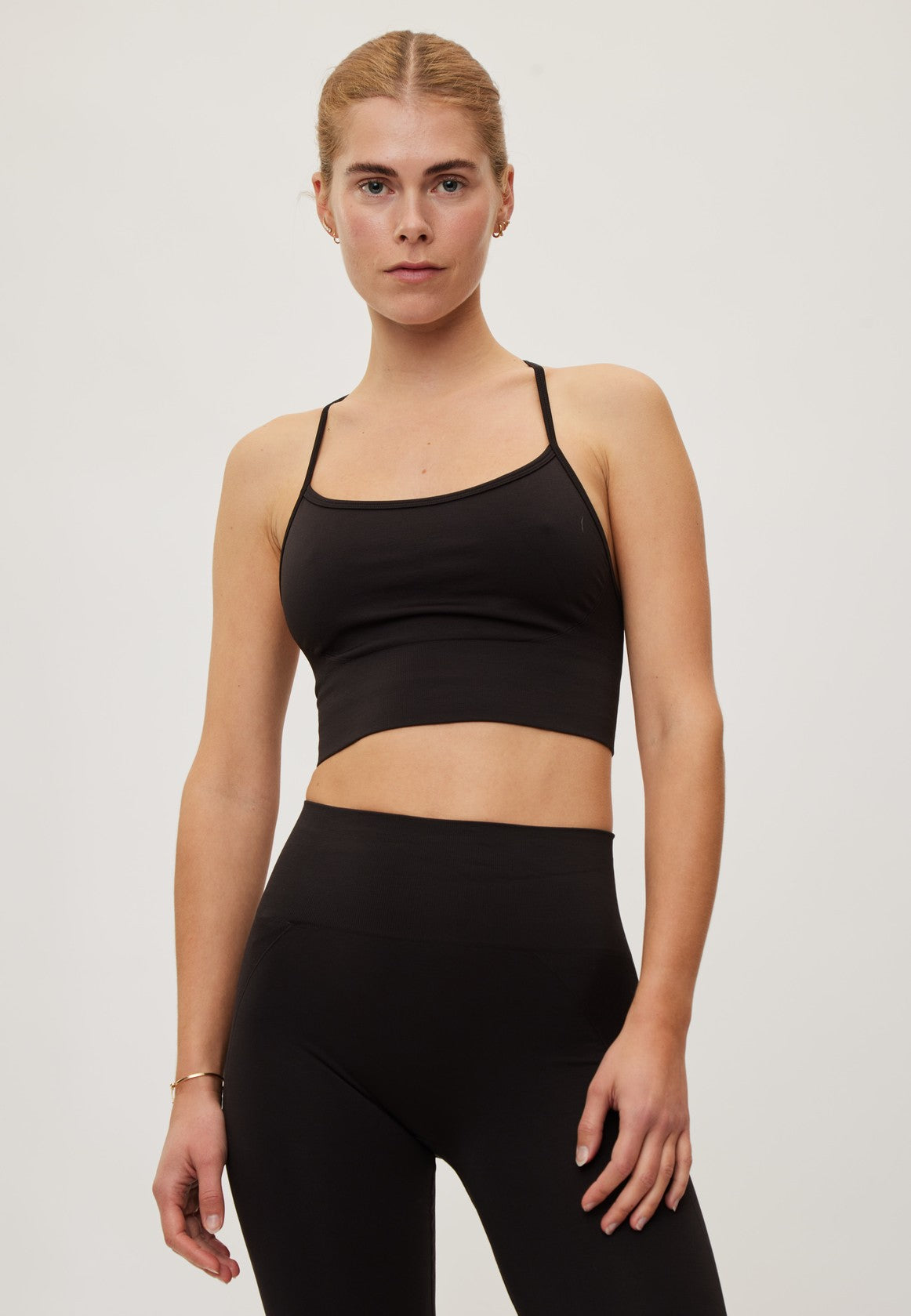 Rethinkit Seamless Top Hilde sports bra 0022 almost black