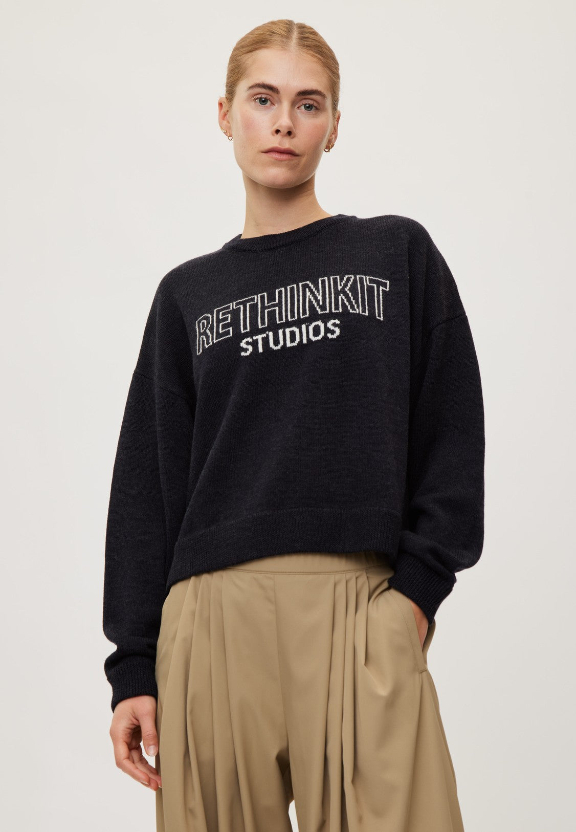 Rethinkit Wool Crew Logo Keep Me Pullover 9533 dark navy melange